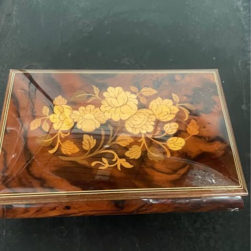 Inlay wood musical jewelry box